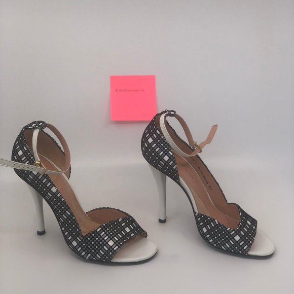 Black & White D'Orsay heels {Like New} - Picture 4 of 4